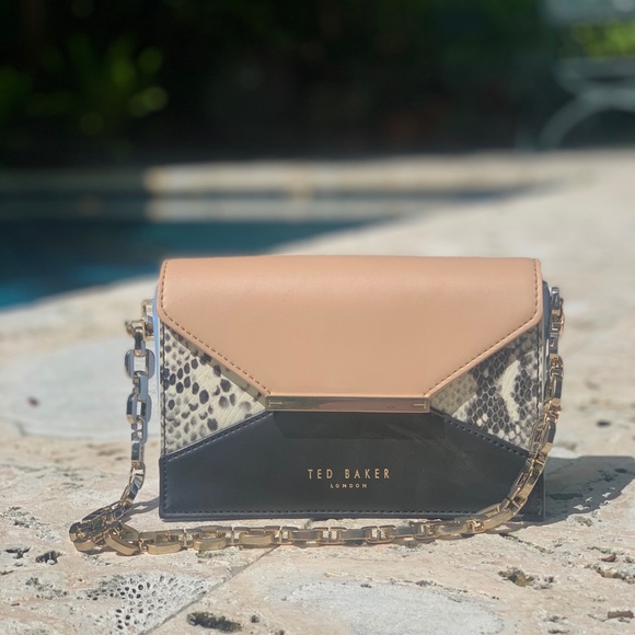 Ted Baker London Handbags - NWOT Ted Baker London purse with chain